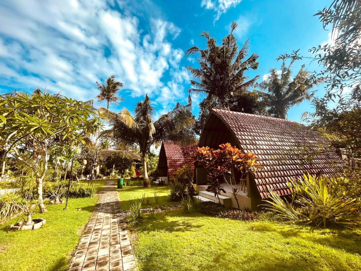 Apit Lawang Villas & Resto Batununggul Exterior photo