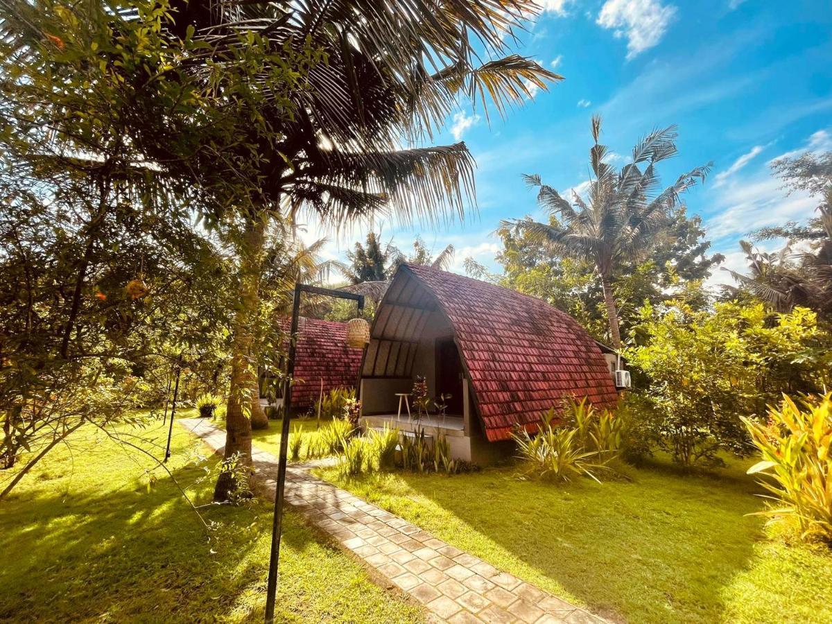 Apit Lawang Villas & Resto Batununggul Exterior photo
