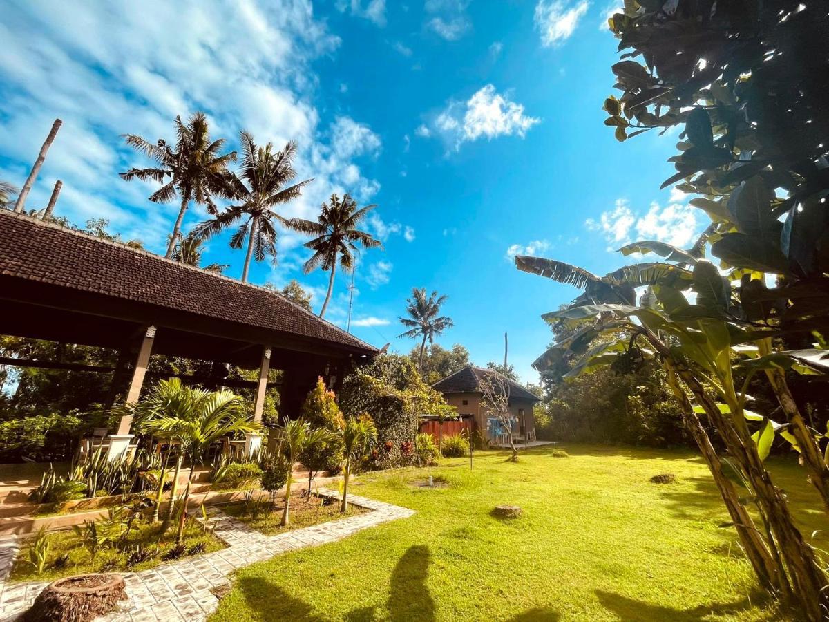 Apit Lawang Villas & Resto Batununggul Exterior photo
