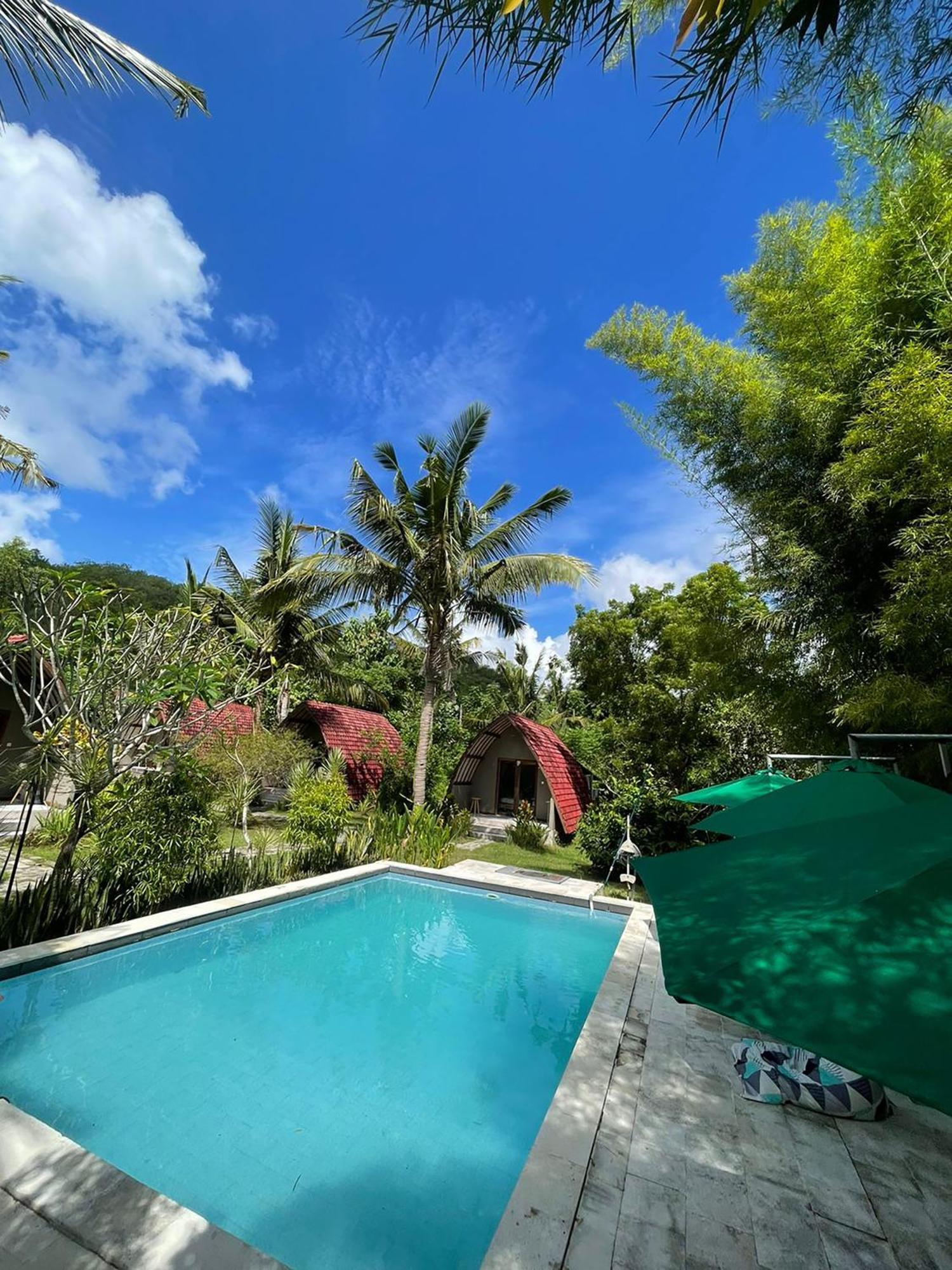 Apit Lawang Villas & Resto Batununggul Exterior photo