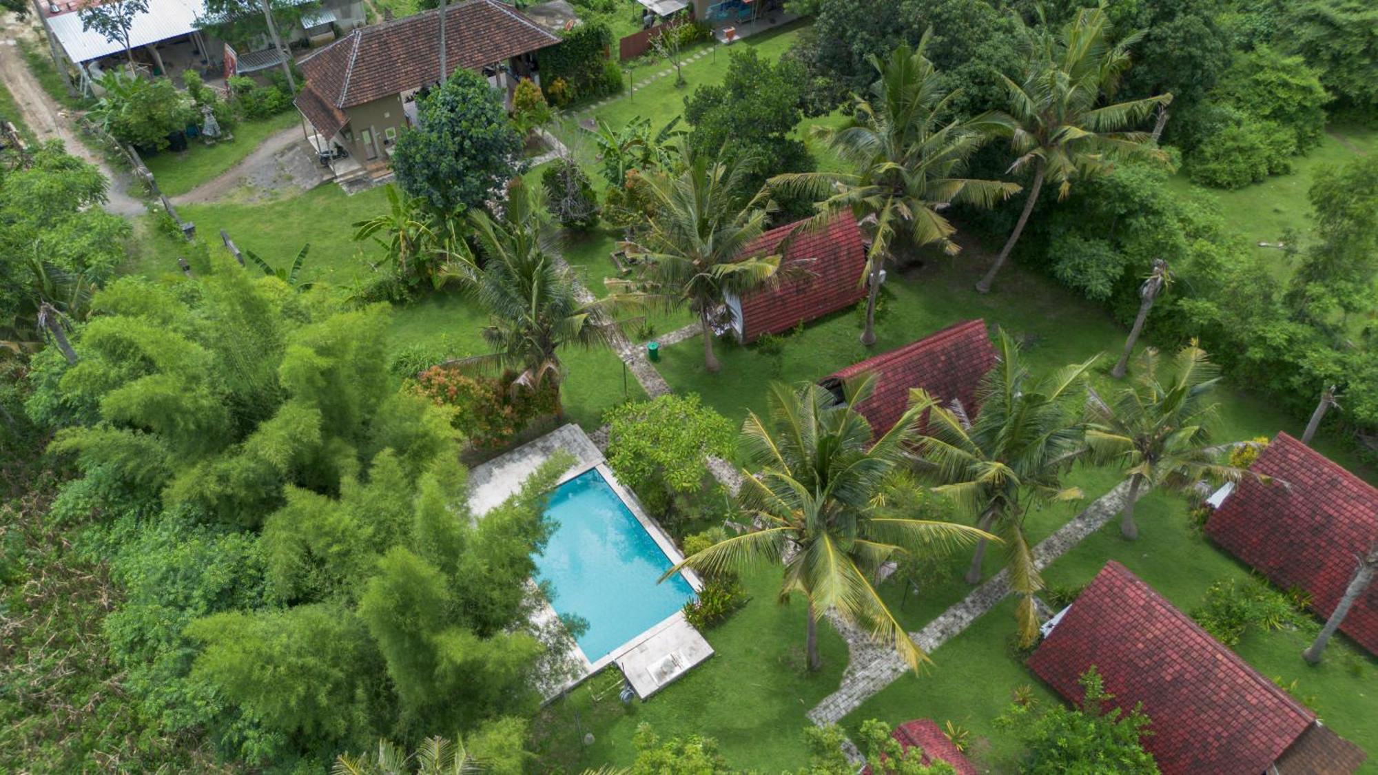 Apit Lawang Villas & Resto Batununggul Exterior photo