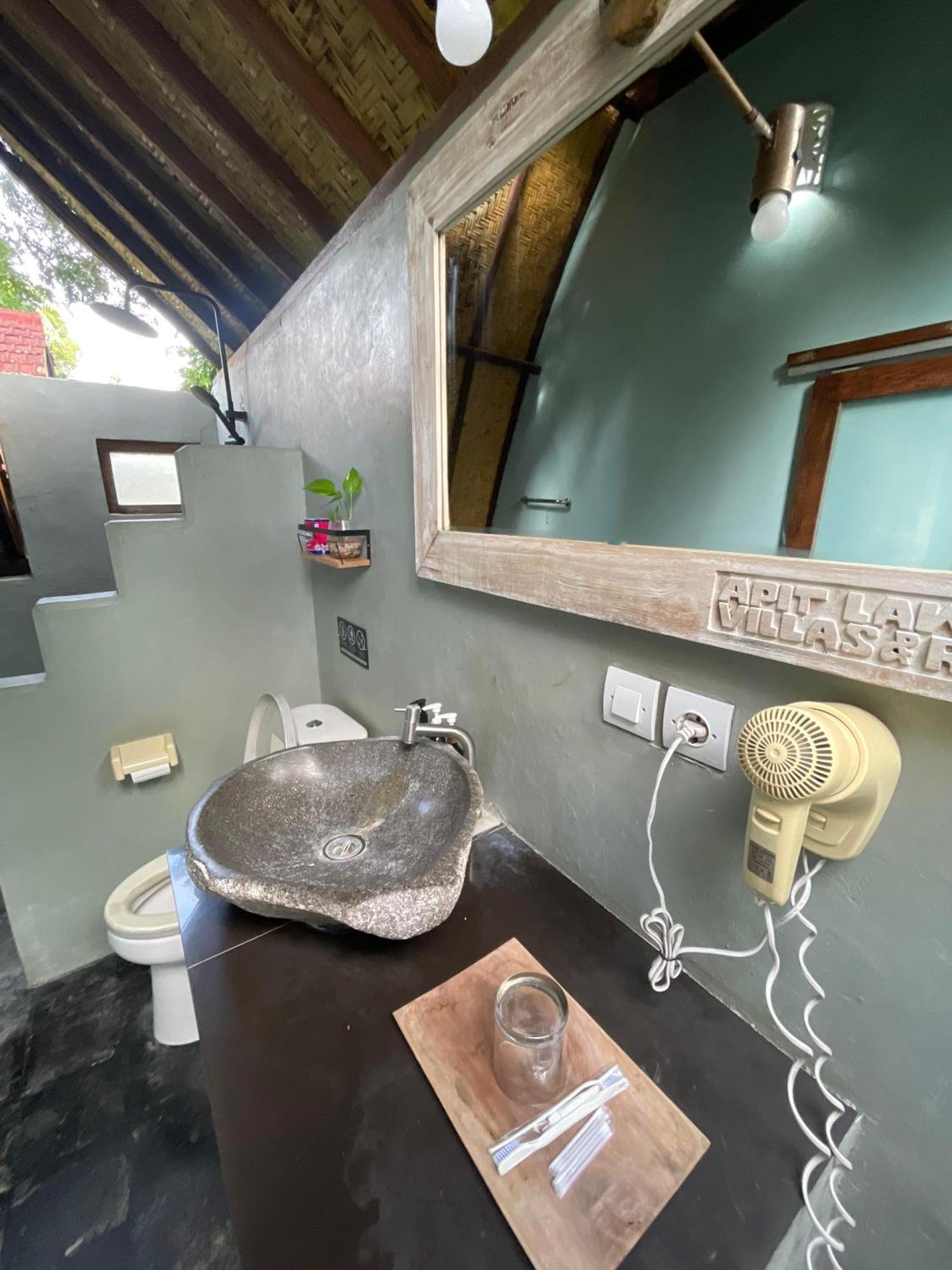 Apit Lawang Villas & Resto Batununggul Exterior photo